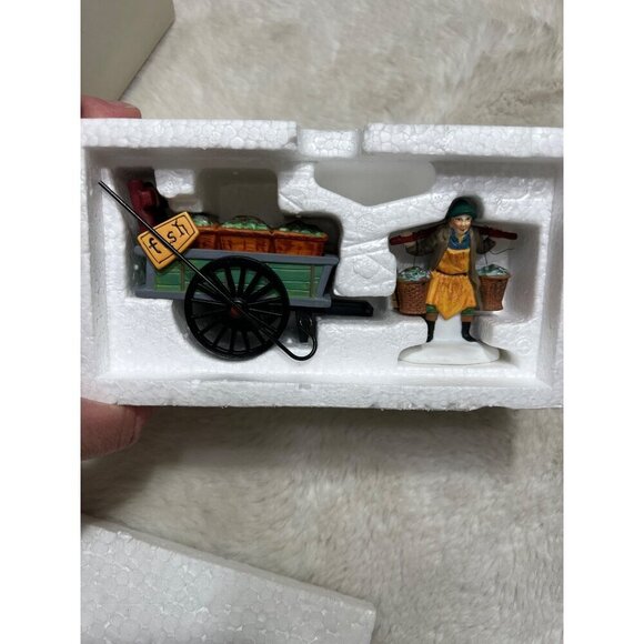 Department 56 Heritage Village Collection Chelsea Market Fish Monger & Cart - Picture 4 of 7